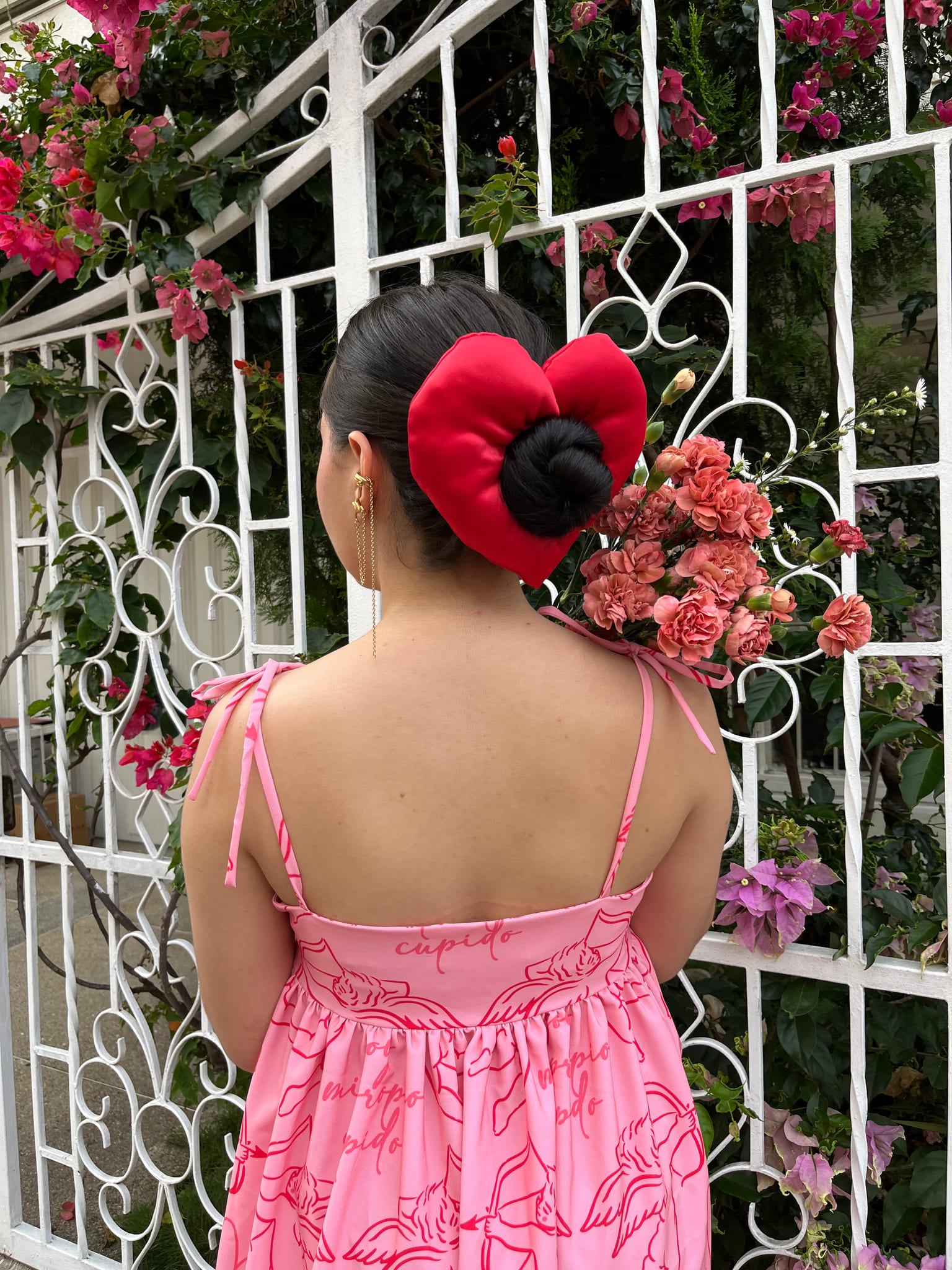 Scrunchie fluffy corazoncito rojo
